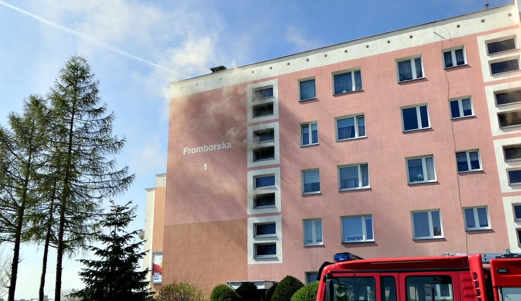 Elbląg, Pożar na Fromborskiej, mieszkańcy ewakuowani Elbląg, Pożar na Fromborskiej, mieszkańcy ewakuowani