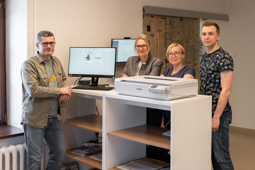 Elbląg, Pracownicy Biblioteki Elbląskiej zaangażowani we wdrożenie nowego systemu.