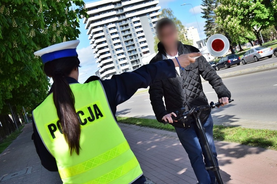 Elbląg, Policjanci będą mierzyć prędkość osób jeżdżących hulajnogami Elbląg, Policjanci będą mierzyć prędkość osób jeżdżących hulajnogami