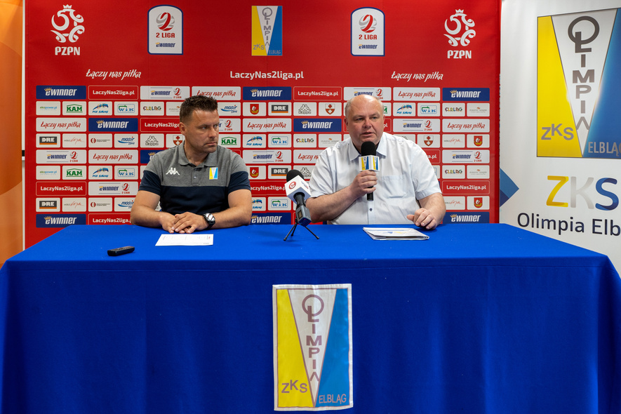 Elbląg, Trener Tomasz Grzegorczyk (z lewej) i prezes Paweł Guminiak podsumowali sezon w II lidze