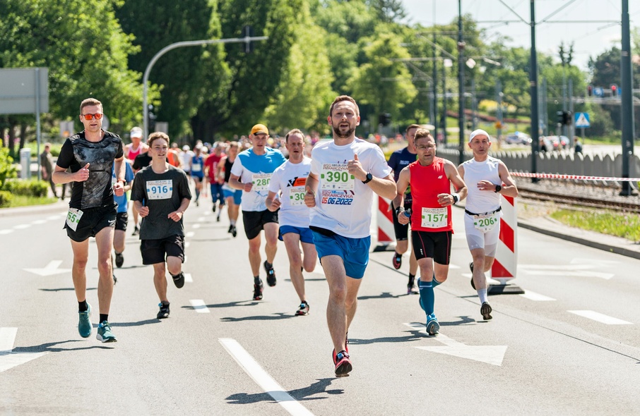 Elbląg, Biegowa rywalizacja pod znakiem Piekarczyka