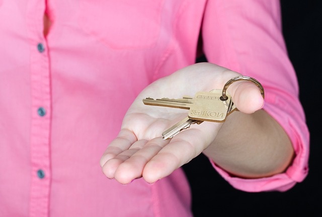Sprzedaż mieszkania z agencją nieruchomości – dlaczego warto?