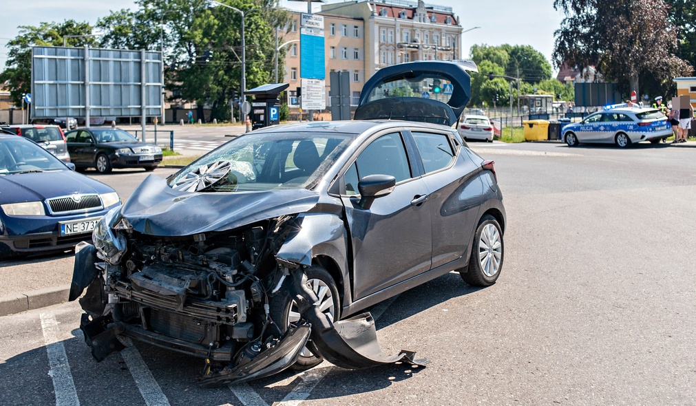 Elbląg, Wjechał na czerwonym i spowodował kolizję