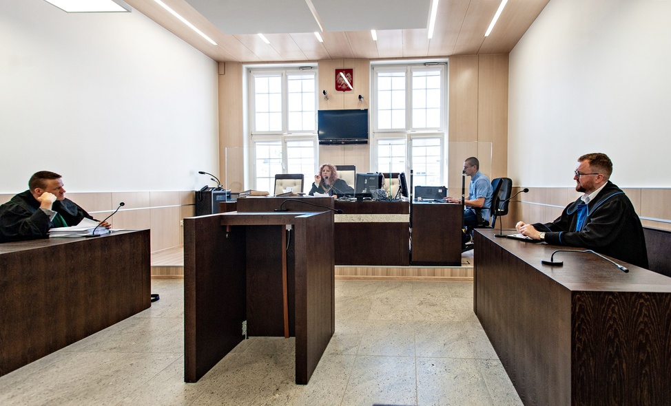 Elbląg, Zdjęcie z rozprawy 23 czerwc, kiedy sąd zamknął przewód sądowy Elbląg, Zdjęcie z rozprawy 23 czerwc, kiedy sąd zamknął przewód sądowy