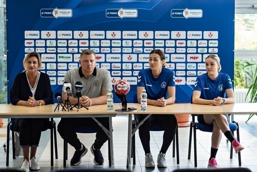 Elbląg, W konferencji prasowej udział wzięli: Grażyna Kluge, Roman Mont, Joanna Wołoszyk, Weronika Weber Elbląg, W konferencji prasowej udział wzięli: Grażyna Kluge, Roman Mont, Joanna Wołoszyk, Weronika Weber