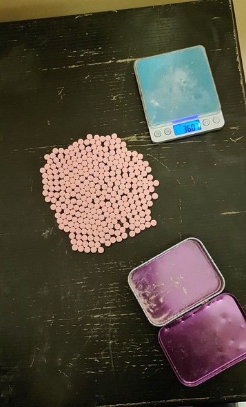 Elbląg, Zatrzymali trzech podejrzanych i zabezpieczyli kilkaset tabletek ecstasy, amfetaminę i marihuanę Elbląg, Zatrzymali trzech podejrzanych i zabezpieczyli kilkaset tabletek ecstasy, amfetaminę i marihuanę