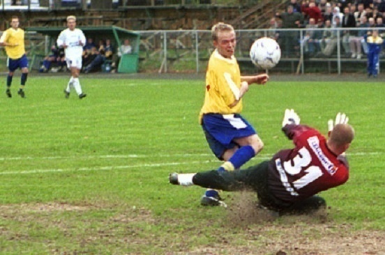 Elbląg, Polonia - Olimpia (żółte koszulki) vs Stomil w 1/16 Pucharu Polski Elbląg, Polonia - Olimpia (żółte koszulki) vs Stomil w 1/16 Pucharu Polski