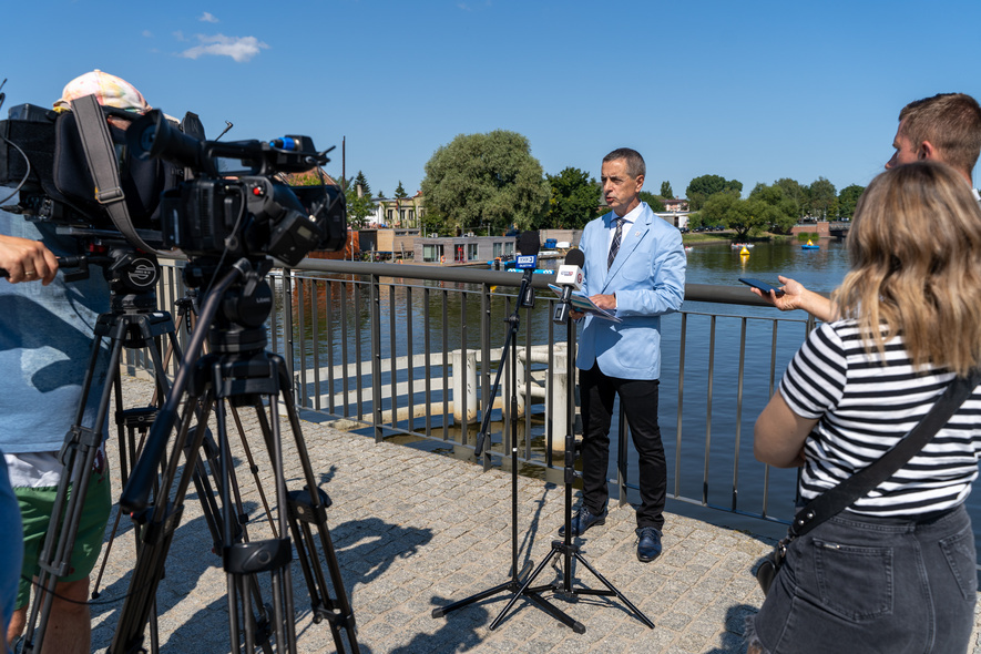 Elbląg, Jerzy Wcisła zwołał w piątek konferencję prasową na temat portu