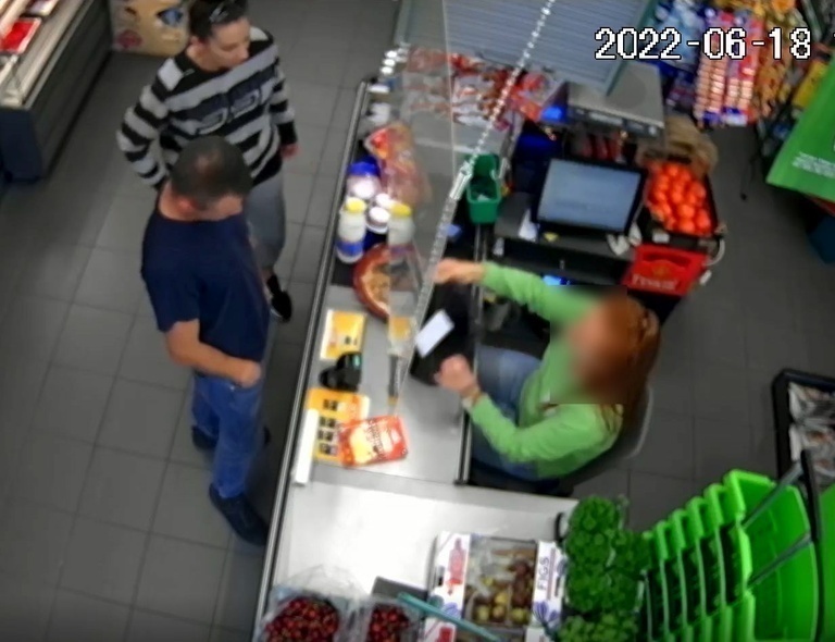 Elbląg, Policjanci ustalają tożsamość pary ze zdjęcia Elbląg, Policjanci ustalają tożsamość pary ze zdjęcia