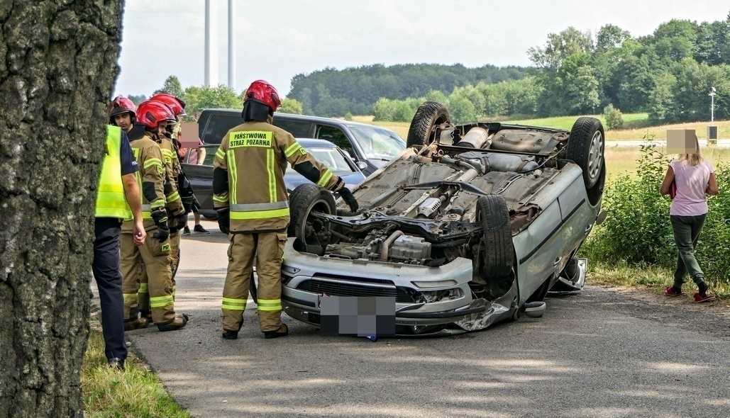 Elbląg, Wystraszył się ciężarówki i dachował Elbląg, Wystraszył się ciężarówki i dachował