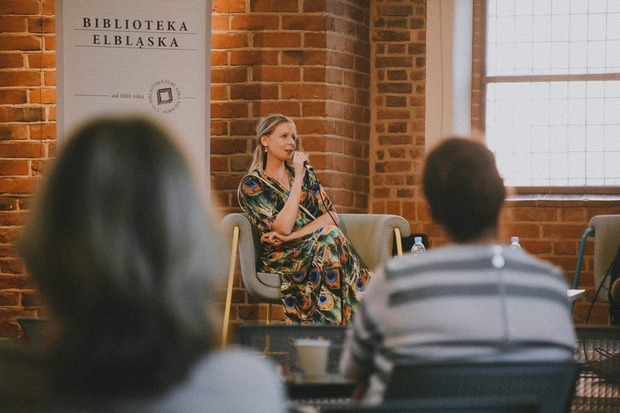 Elbląg, Zuzanna Gajewska podczas spotkania z Czytelnikami, fot. Elbląg, Zuzanna Gajewska podczas spotkania z Czytelnikami, fot.