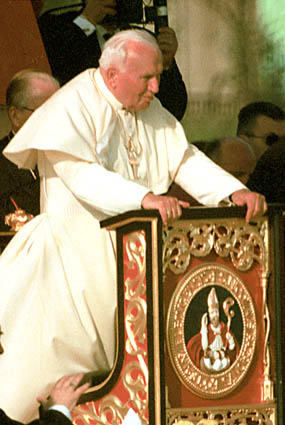 Elbląg, Papież Pielgrzym - na zdjęciu podczas wizyty w Elblągu w 1999 roku