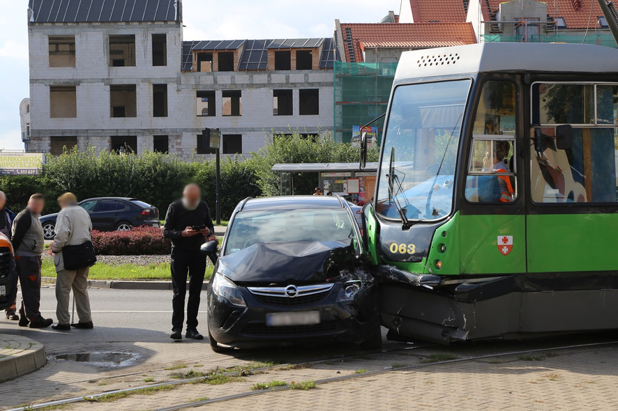 Elbląg, Bliskie spotkanie osobówki i tramwaju