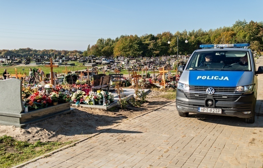 Elbląg, Policja pilnuje grobu, który miał być okradziony