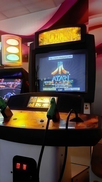 Elbląg, Automat Maximum Force w Arcade Classics Muzeum Elbląg/