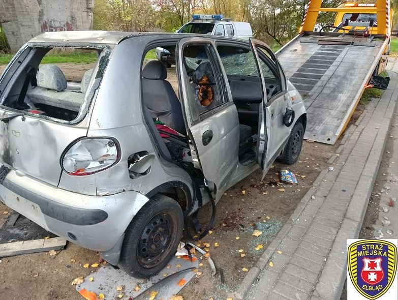 Elbląg, Wrak z ulicy Radomskiej odholowany Elbląg, Wrak z ulicy Radomskiej odholowany