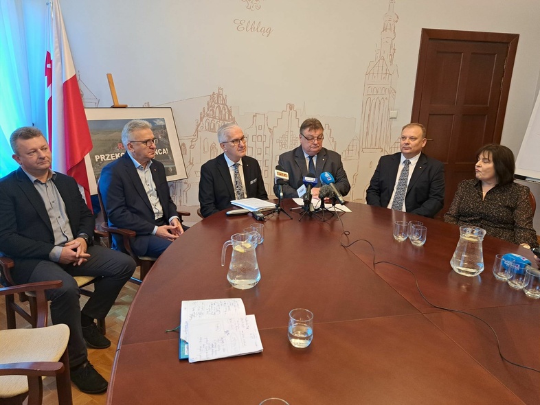 Elbląg, Prezydent, jego zastępcy i szefowie klubów koalicji zwołali przed sesją RM konferecję prasową Elbląg, Prezydent, jego zastępcy i szefowie klubów koalicji zwołali przed sesją RM konferecję prasową