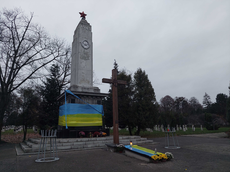 Elbląg, Niebiesko-żółty pomnik Elbląg, Niebiesko-żółty pomnik