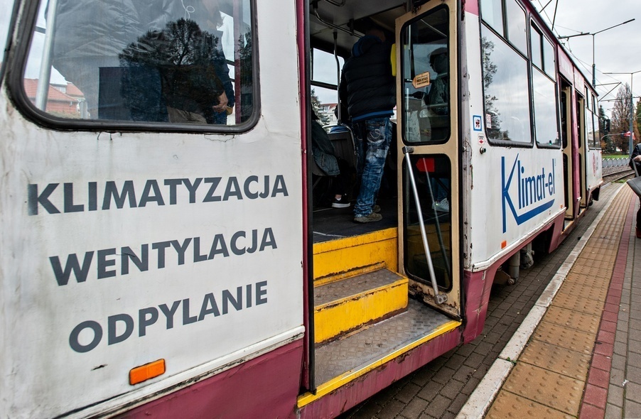 Elbląg, Zamiast niskopodłogowego przyjechał tramwaj z wysoką podłogą. Dlaczego? Elbląg, Zamiast niskopodłogowego przyjechał tramwaj z wysoką podłogą. Dlaczego?
