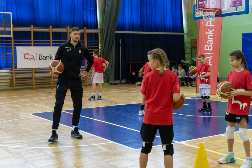 Elbląg, Przemysław Zamojski poprowadził trening dla uczniów SP 11 w Elblągu Elbląg, Przemysław Zamojski poprowadził trening dla uczniów SP 11 w Elblągu