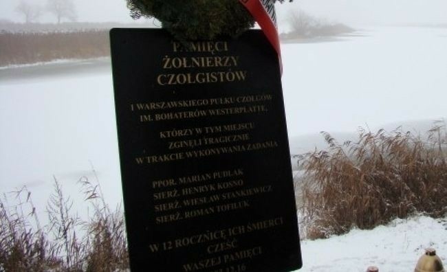 Elbląg, Pamięci czołgistów, którzy utonęli w Linawie