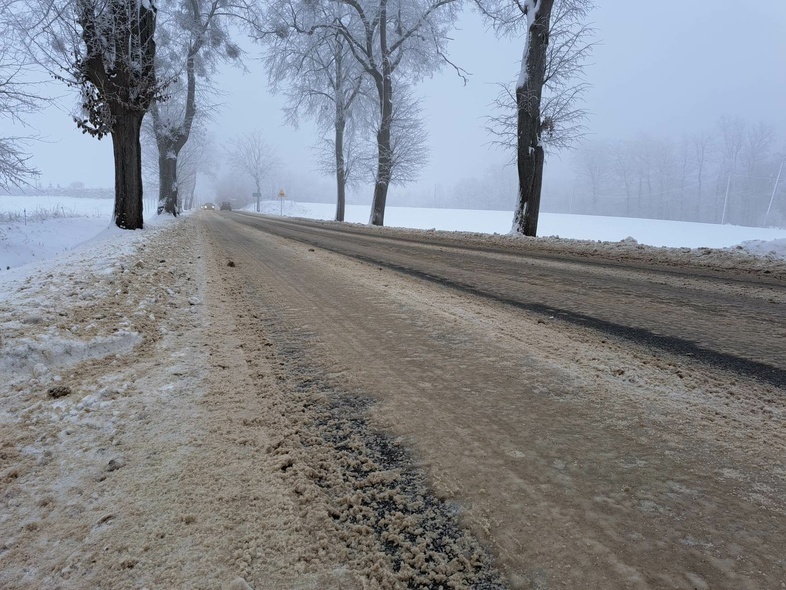Elbląg, Kierowcy alarmują: Na drodze 504 jest lodowisko Elbląg, Kierowcy alarmują: Na drodze 504 jest lodowisko