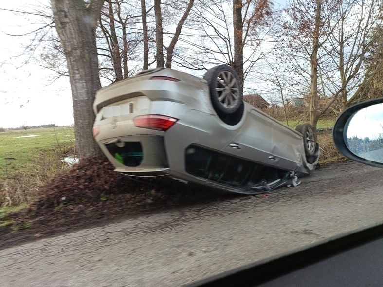 Elbląg, Pijany kierowca dachował Elbląg, Pijany kierowca dachował