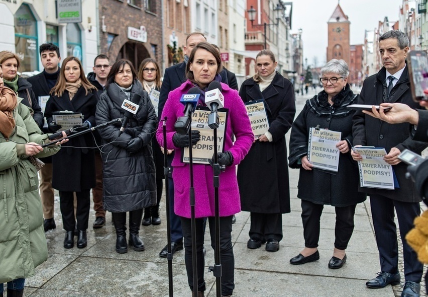 Elbląg, Posłanka Agnieszka Pomaska (na pierwszym planie)  jest przewodniczącą Komitetu "Tak dla In Vitro"