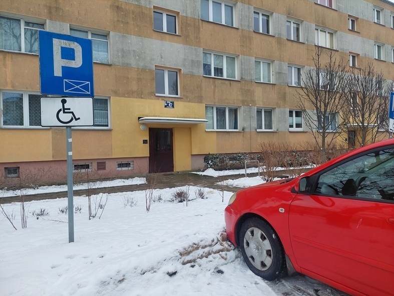 Elbląg, Miejsce parkingowe dla osoby niepełnosprawnej przy ul. Żeglarskiej, Elbląg, Miejsce parkingowe dla osoby niepełnosprawnej przy ul. Żeglarskiej,