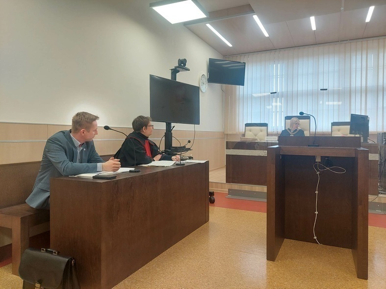 Elbląg, Od lewej: Paweł Rodziewicz, miejski rzecznik konsumentów oraz prokurator, Elbląg, Od lewej: Paweł Rodziewicz, miejski rzecznik konsumentów oraz prokurator,