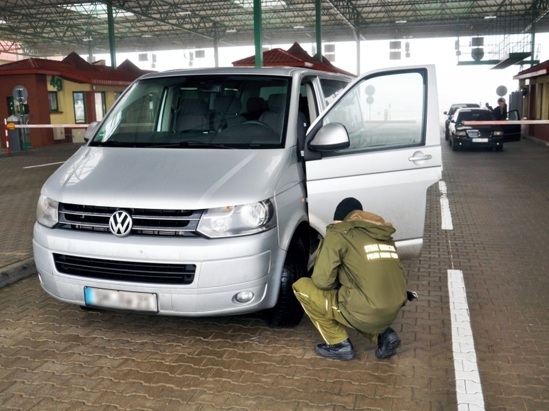 Elbląg, Volkswagen transporter zatrzymany na przejściu w Grzechotkach Elbląg, Volkswagen transporter zatrzymany na przejściu w Grzechotkach