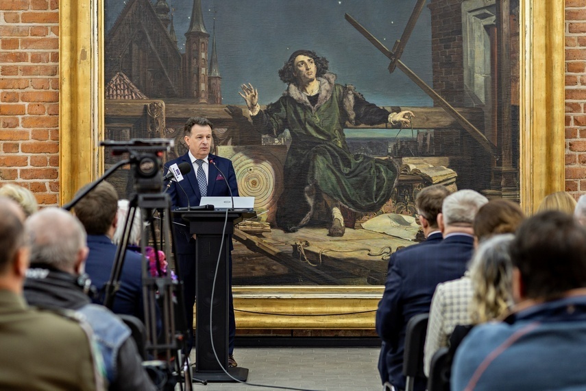 Elbląg, Mirosław Jonakowski wita uczestników obchodów. Elbląg, Mirosław Jonakowski wita uczestników obchodów.