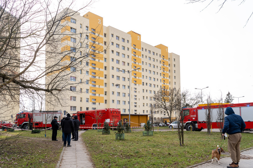 Elbląg, Narkotyki i nieznane chemikalia w mieszkaniu przy Okulickiego. Mieszkańcy ewakuowani  (aktualizacja)