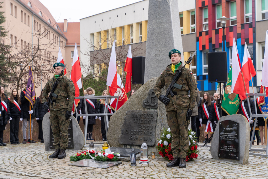 Elbląg, Patriotyczny obowiązek spełniony. Uroczystości pod pomnikiem Elbląg, Patriotyczny obowiązek spełniony. Uroczystości pod pomnikiem