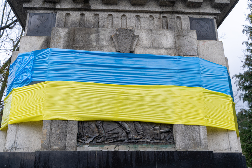 Elbląg, Ukraińskie barwy na Pomniku Wdzięczności Elbląg, Ukraińskie barwy na Pomniku Wdzięczności