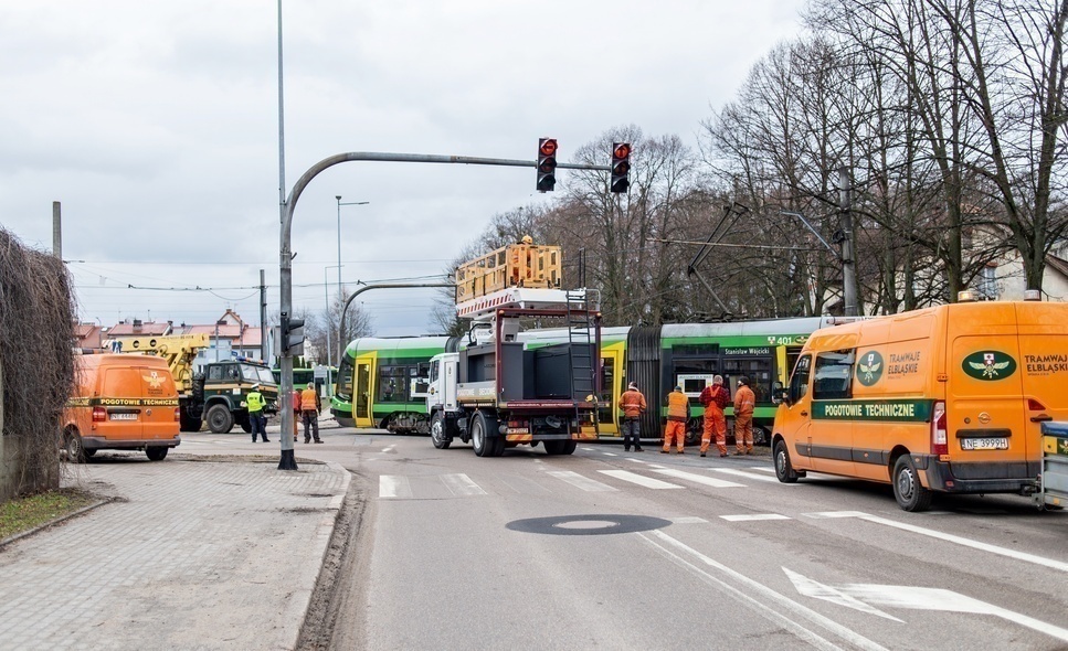 Elbląg, Wykolejony tramwaj na Bema. Ulica była nieprzejezdna