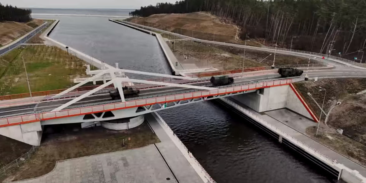 Elbląg, Przemieszczenie jednostek przy porcie Nowy Świat, kadr z filmu opublikowanego przez 16DZ. W galerii prezentujemy zdjęcia 16 DZ,15 GBZ i16 plog.