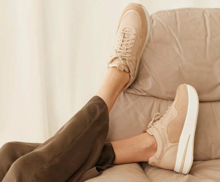 Jak stylizować sneakersy na koturnie, by wyglądać pięknie i modnie? Jak stylizować sneakersy na koturnie, by wyglądać pięknie i modnie?