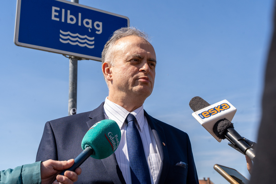 Elbląg, Marek Pruszak, szef klubu radnych PiS podczas konferencji, Elbląg, Marek Pruszak, szef klubu radnych PiS podczas konferencji,