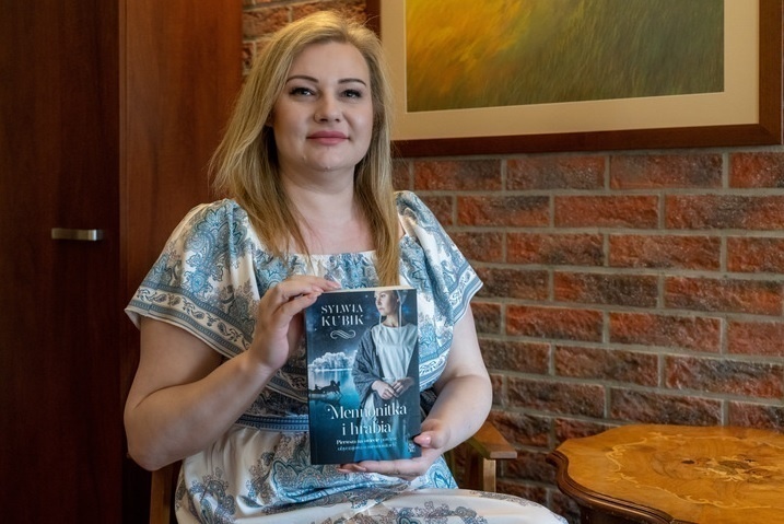 Elbląg, Sylwia Kublik, autorka książki "Mennonitka i hrabia" Elbląg, Sylwia Kublik, autorka książki "Mennonitka i hrabia"