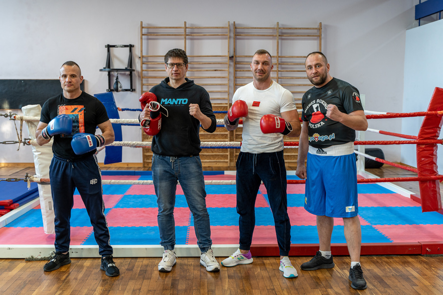 Elbląg, Michał Talik (od lewej), Bartłomiej Zabiełło, Marcin Stryjewski i trener Patryk Bursztynowicz Elbląg, Michał Talik (od lewej), Bartłomiej Zabiełło, Marcin Stryjewski i trener Patryk Bursztynowicz