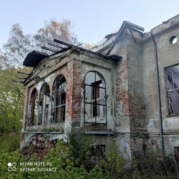 Elbląg, Zabytkowy dwór w Połoninach po pożarze,