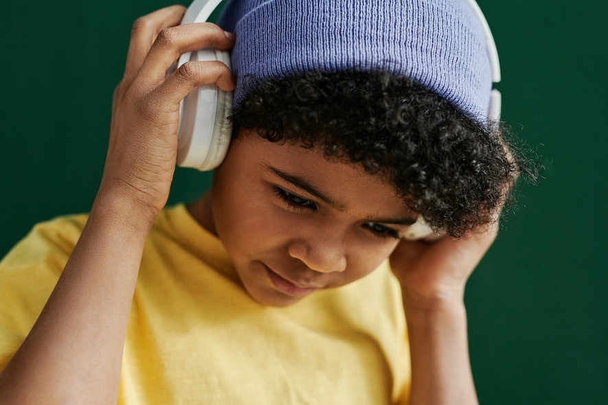 Audiobooki dla dzieci w różnych grupach wiekowych - polecane pozycje.