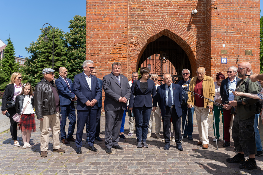 Elbląg, Pamiątkowe zdjęcie z Elbląga (felieton) Elbląg, Pamiątkowe zdjęcie z Elbląga (felieton)