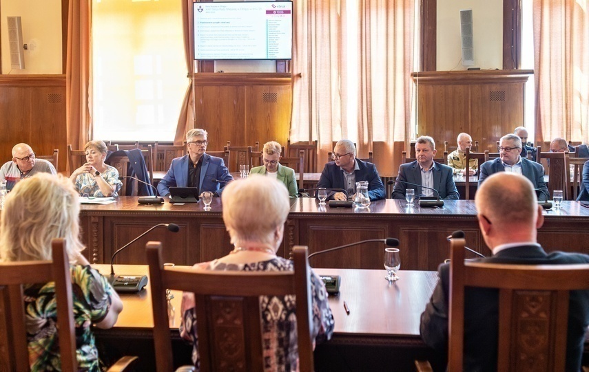 Elbląg, Sesja RM, czyli zażarta dyskusja o porcie i ankietach Elbląg, Sesja RM, czyli zażarta dyskusja o porcie i ankietach