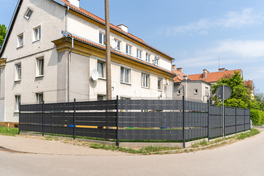 Elbląg, Czytelnik: Ten płot ogranicza widoczność Elbląg, Czytelnik: Ten płot ogranicza widoczność