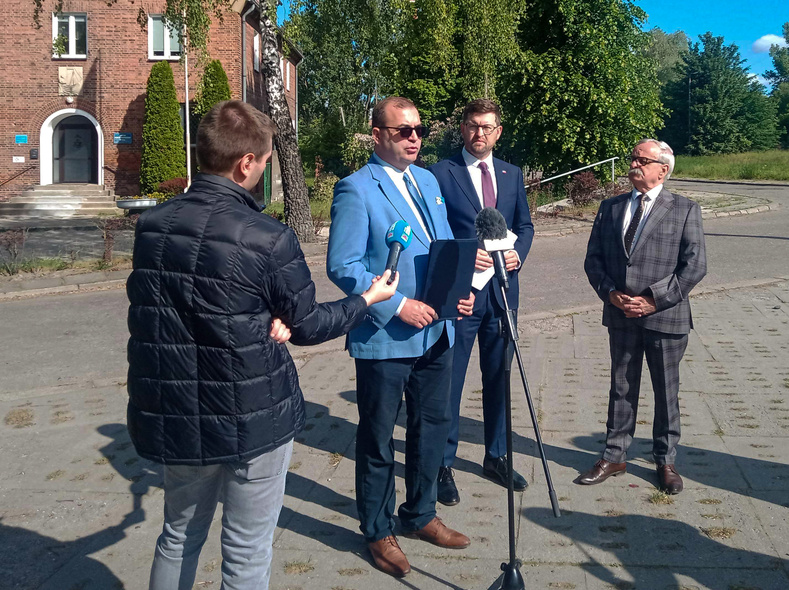 Elbląg, Opinia po opinii w sprawie portu Elbląg, Opinia po opinii w sprawie portu