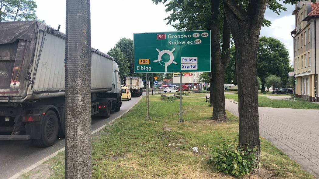 Elbląg, Przy rondzie w Braniewie tablica została wymieniona Elbląg, Przy rondzie w Braniewie tablica została wymieniona