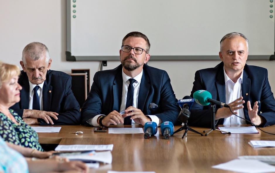 Elbląg, Radni PiS przeciw absolutorium i wotum zaufania dla prezydenta Elbląg, Radni PiS przeciw absolutorium i wotum zaufania dla prezydenta
