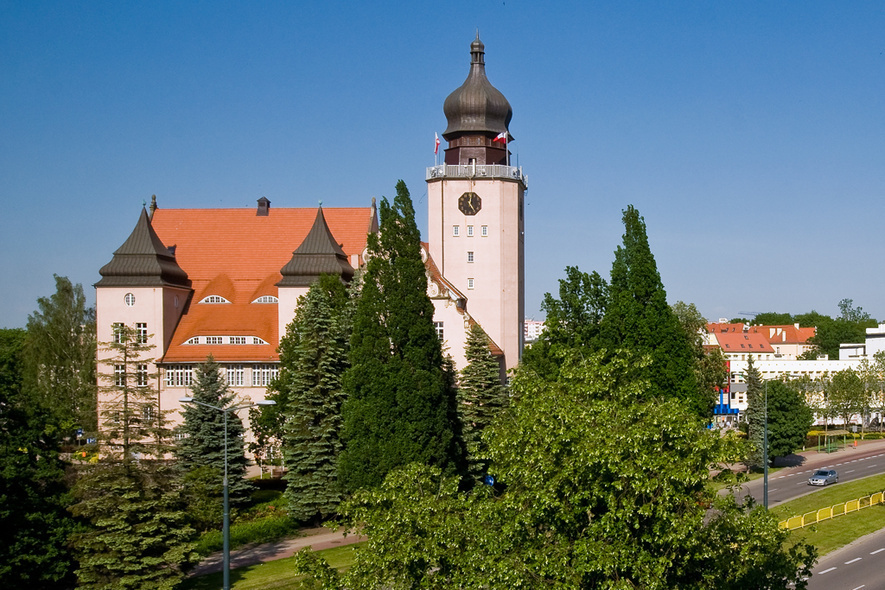 Elbląg, Podwyżki tak, ale nie po równo Elbląg, Podwyżki tak, ale nie po równo